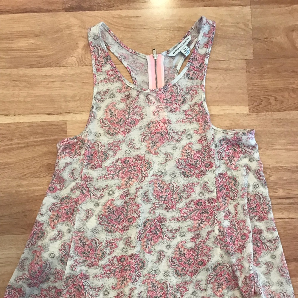 American Eagle razor back shirt